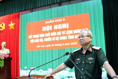 Quân khu 5 đối thoại với cán bộ, chiến sĩ Bộ CHQS tỉnh Gia Lai và Lữ đoàn 572