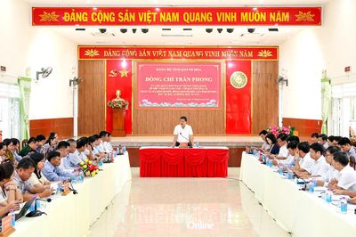 Bí thư Tỉnh ủy Trần Phong làm việc với Ban Thường vụ Đảng ủy 6 xã khu vực Khánh Sơn và Bác Ái