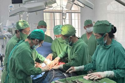 Bệnh viện Đa khoa Khánh Hòa phẫu thuật cấp cứu bệnh nhân bị thương nặng do tai nạn giao thông
