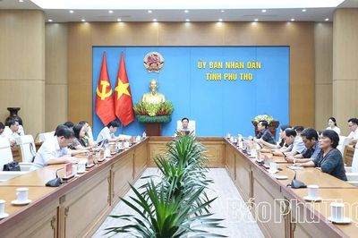 Chăm lo, bảo vệ để trẻ em được sống trong môi trường an toàn, phát triển toàn diện