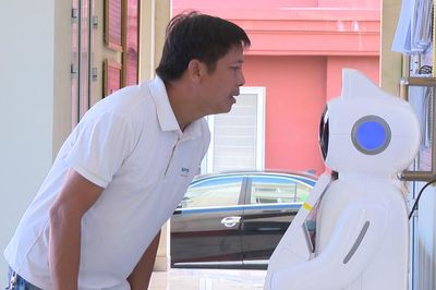 Robot hỗ trợ thủ tục hành chính