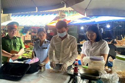 Hiểm họa từ bữa ăn 'hái lượm'