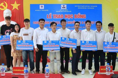 Trao học bổng học nghề cho 15 học sinh, thanh niên