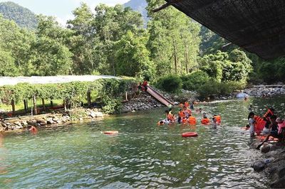 Vừa xử lý bê tông hóa lòng suối, vừa tìm giải pháp lâu dài