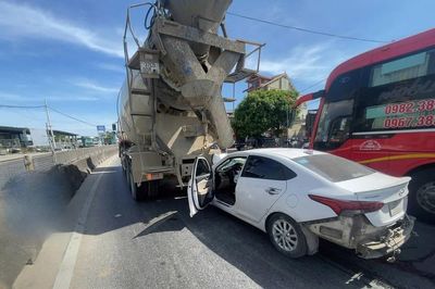 Ô tô con đâm đuôi xe bồn trên quốc lộ 1A qua Nghệ An, một người nguy kịch