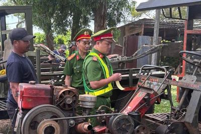 Gia Lai: Dán phản quang xe công nông tại nhiều địa phương nhằm giảm thiểu TNGT