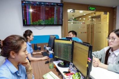 Chứng khoán ngày 25/6: VN-Index giảm gần 15 điểm, áp lực chốt lời gia tăng trước ngưỡng 1.900 điểm
