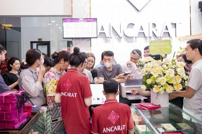 Giá bạc lao dốc: Có thương hiệu mất hơn 3 triệu đồng/kg