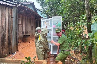 Đêm trắng ở vùng rốn lũ