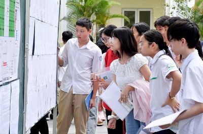 Từ 13h30 ngày 25/6, học sinh trúng tuyển vào lớp 10 xác nhận nhập học