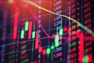 Áp lực bán mạnh, VN-Index giảm gần 15 điểm