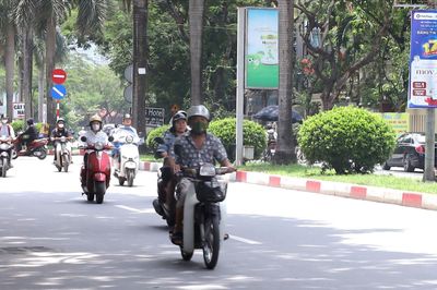 Hà Nội tiếp tục nắng nóng gay gắt