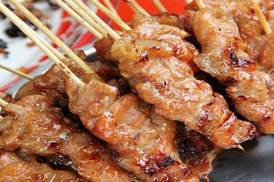 Cách ướp thịt xiên nướng ngon mềm, thơm nức như ngoài hàng, ăn là mê ngay