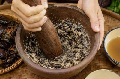 Tại sao nấu canh cua giã tay sẽ ngon dùng máy xay?