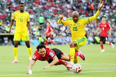 Thắng Hàn Quốc 1-0, Nam Phi lần đầu tiên qua vòng bảng World Cup