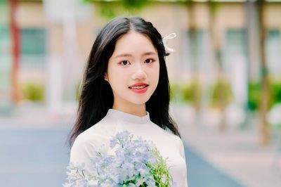 Cô bé nhút nhát thành thủ khoa chuyên Văn toàn Hà Nội, đỗ 3 trường chuyên