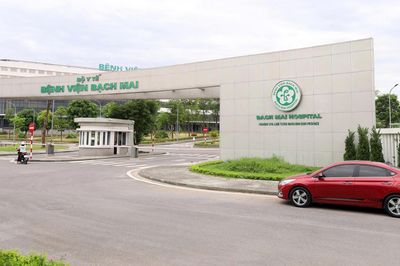 Bác sĩ ở Bệnh viện Việt Đức, Bạch Mai cơ sở 2 được hỗ trợ 15,6 triệu đồng/tháng