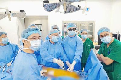 Phẫu thuật nội soi toàn bộ không cần cưa xương ức, cô gái 23 tuổi hồi phục sau chưa đầy 24 giờ