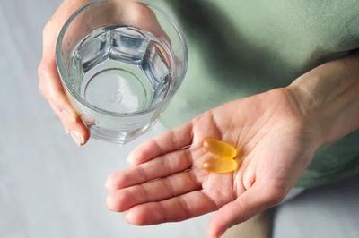 3 loại đồ uống cần tránh khi dùng dầu cá