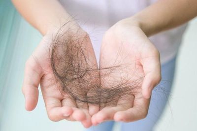 3 bí quyết hạn chế rụng tóc ở tuổi mãn kinh