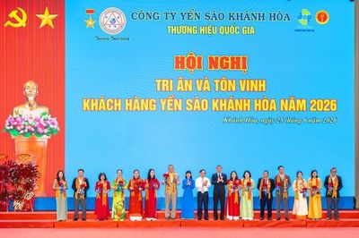 Trao 200 triệu cho Quỹ nhân ái Khánh Hòa và tri ân hàng loạt khách hàng yến sào