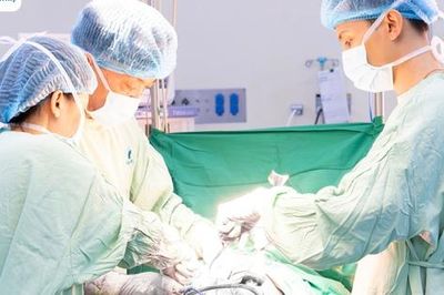 Mổ lấy thai thành công cho sản phụ mang khối u buồng trứng gần 20cm