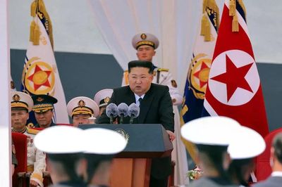 Ông Kim Jong Un trực tiếp giám sát thử nghiệm vũ khí, tăng cường 'thế trận tấn công hủy diệt'