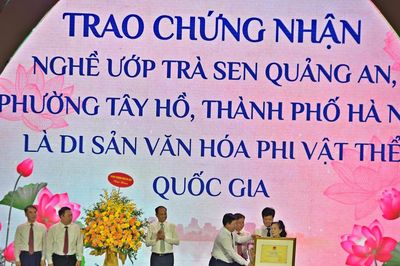 Nghề ướp trà sen Quảng An đón nhận chứng nhận Di sản văn hóa phi vật thể quốc gia