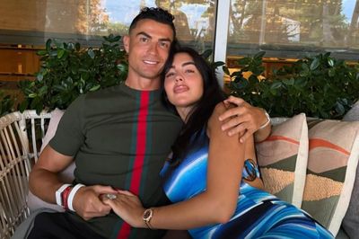Bạn gái Ronaldo đến Mỹ ngay trước trận Bồ Đào Nha - Colombia