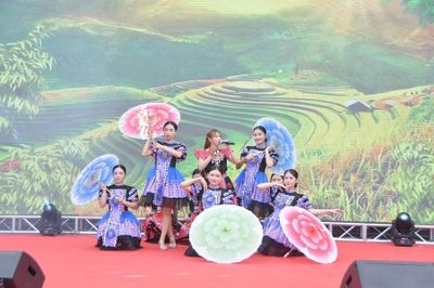 Sôi nổi chương trình Giao lưu nghệ thuật 'Niềm vui gia đình'
