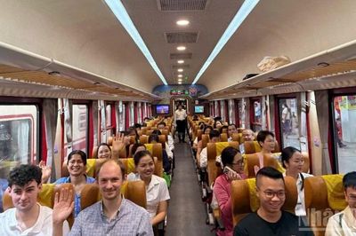 Đưa vào khai thác tàu chuyên dụng phục vụ cán bộ y tế Bệnh viện Bạch Mai
