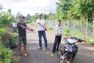 Bắt 3 người dùng dao cướp điện thoại của nhóm học sinh ở Đắk Lắk
