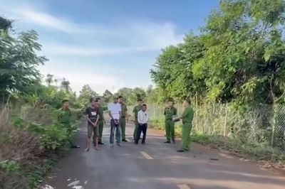 Bắt khẩn cấp 3 đối tượng dùng dao cướp điện thoại của học sinh