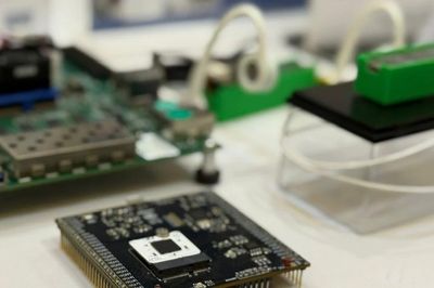 Việt Nam có trung tâm hỗ trợ sản xuất thử chip bán dẫn đầu tiên