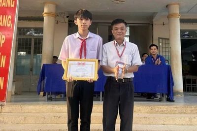 Tuyển sinh vào lớp 10: Nam sinh Tây Ninh đạt 3 điểm 10 nhưng lại bất ngờ với điểm Văn