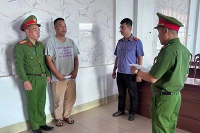 Khởi tố đối tượng 'hô biến' 300kg bột đậu nành thành cà phê