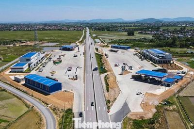 Cận cảnh trạm dừng nghỉ đầu tiên trên cao tốc qua Thanh Hóa