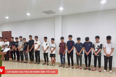 Khởi tố 14 thanh thiếu niên mang hung khí, lạng lách gây tai nạn