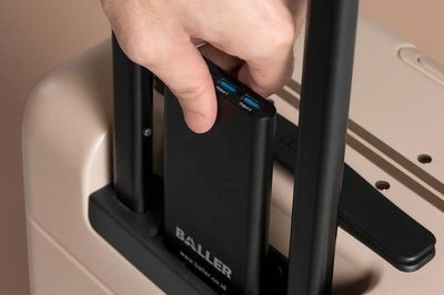Từ ngày 1/7, hành khách đi máy bay phải tuân thủ quy định mới về sạc dự phòng