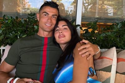 Ronaldo hội ngộ vợ người mẫu sau khi phá kỷ lục tại World Cup