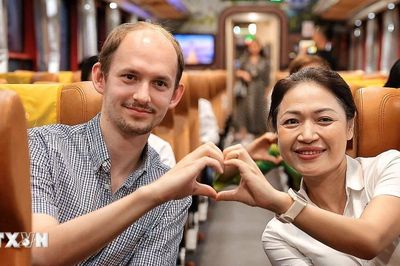 Chuyến tàu tiếp sức những trái tim blouse trắng