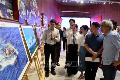 Giới thiệu trên 200 tác phẩm ảnh, video đặc sắc ở triển lãm Việt Nam hạnh phúc