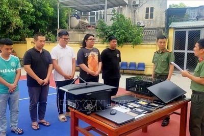 Triệt phá ổ nhóm mua bán trái phép hơn 1.000 tài khoản ngân hàng
