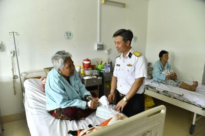 Hỗ trợ bệnh nhân khó khăn nhân Ngày Gia đình Việt Nam