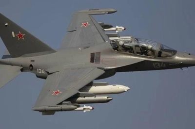 Chiến đấu cơ hạng nhẹ Yak-130M mới của Nga có chuyến bay thử nghiệm đầu tiên: Khả năng ra sao?