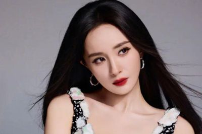 Dương Mịch gây bão với tạo hình quyền lực tại tiệc đề cử Bạch Ngọc Lan