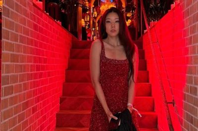 Người mẫu Han Hye Jin gây sốt với đôi chân dài ở tuổi 43
