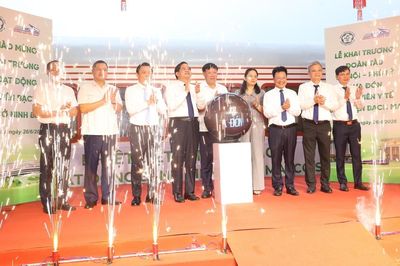 Những chuyến tàu đưa y tế chất lượng cao đến gần người dân