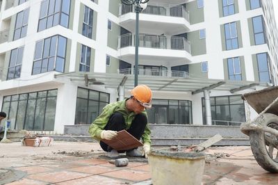 Hàng loạt dự án nhà ở xã hội phía Tây Hà Nội: Người dân chờ cơ hội tiếp cận
