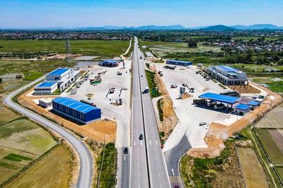 Cận cảnh trạm dừng nghỉ đầu tiên trên cao tốc Bắc - Nam qua Thanh Hóa